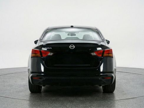 Used 2025 Nissan Altima 2.5 SV FWD image 7