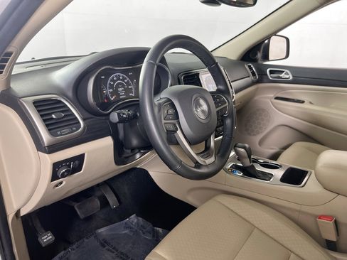 Used 2022 Jeep Grand Cherokee Laredo E image 9