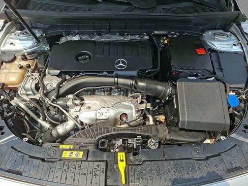 Used 2021 Mercedes-Benz GLB 250 4MATIC image 31