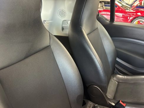 Used 2017 smart fortwo pure RWD image 11