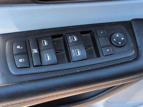 Certified 2018 Chrysler Pacifica Touring-L w/ Tire & Wheel Group image 15