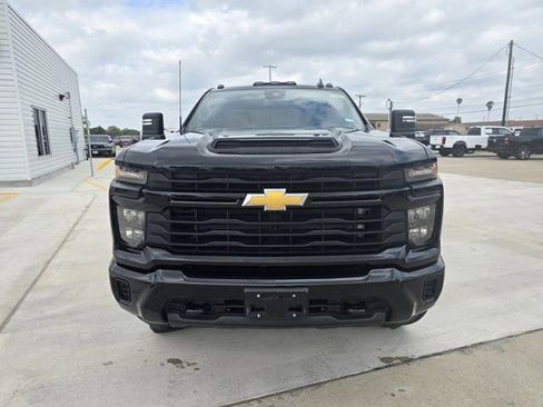 Used 2024 Chevrolet Silverado 2500 Custom w/ Custom Value Package AWD/4WD image 8