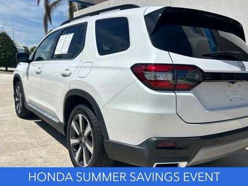 Used 2025 Honda Pilot Touring image 7
