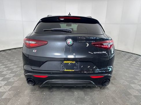 Used 2022 Alfa Romeo Stelvio Veloce image 4