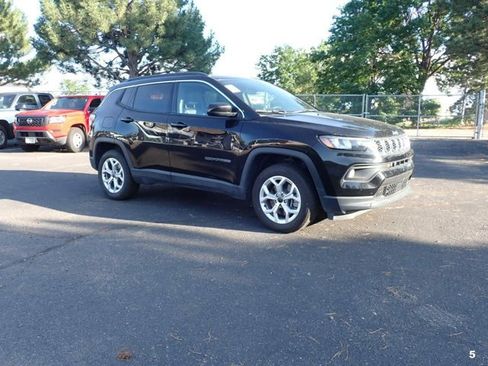 Used 2025 Jeep Compass Latitude w/ Sun & Sound Group AWD/4WD image 15