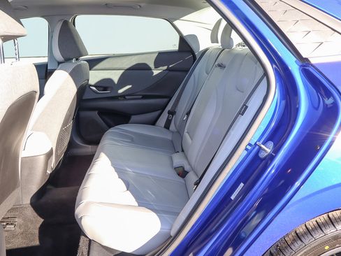 Used 2024 Hyundai Elantra Limited image 8