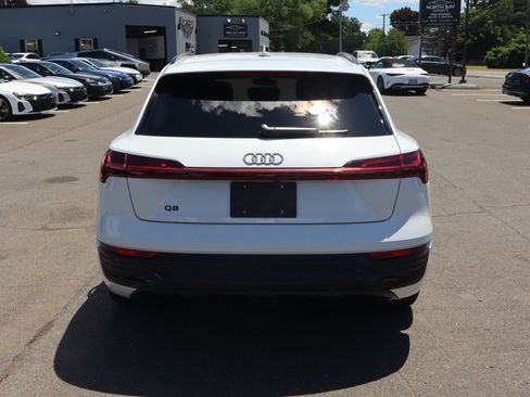 Used 2024 Audi Q8 e-tron Premium Plus w/ Premium Plus Package AWD/4WD image 6