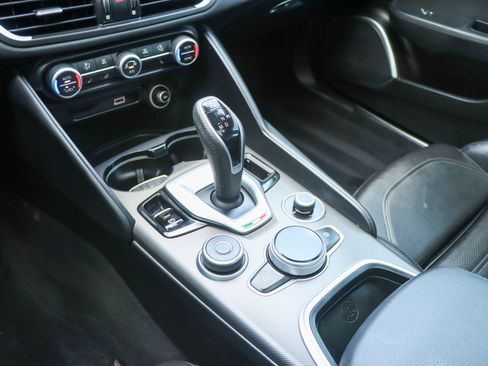 Used 2022 Alfa Romeo Giulia Veloce RWD image 44