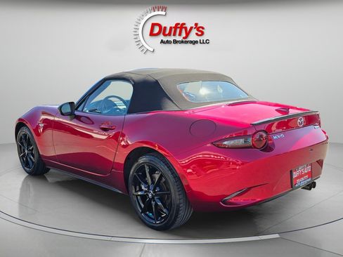 Used 2021 MAZDA MX-5 Miata Club RWD image 19