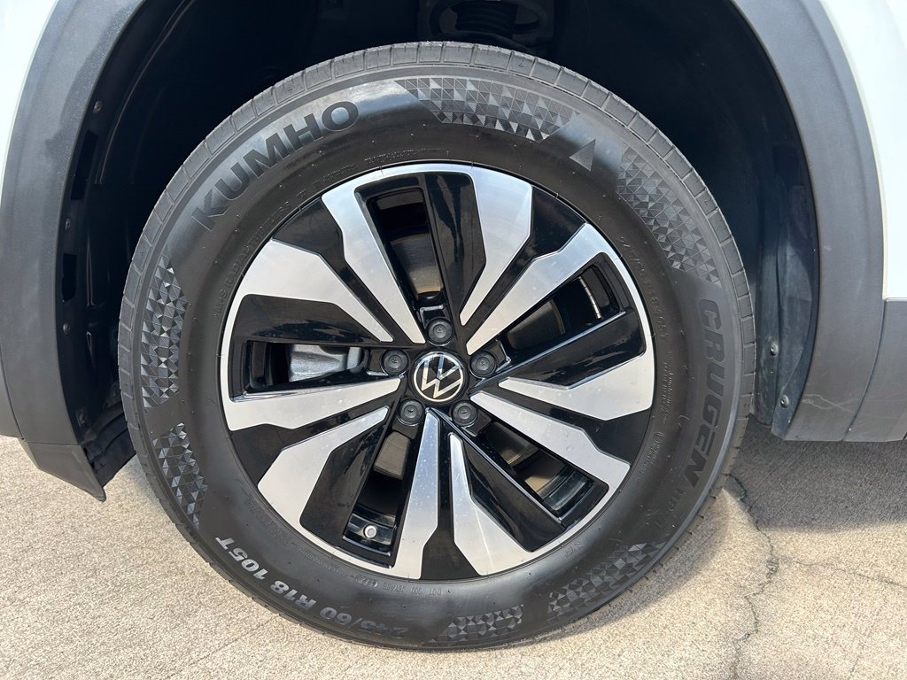 Certified 2024 Volkswagen Atlas Cross Sport SE FWD image 35