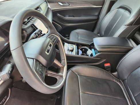 Used 2023 Jeep Grand Cherokee Limited w/ Luxury Tech Group II AWD/4WD image 12