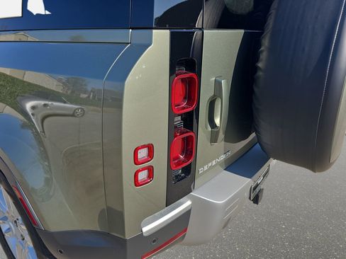 Used 2025 Land Rover Defender 110 S image 32