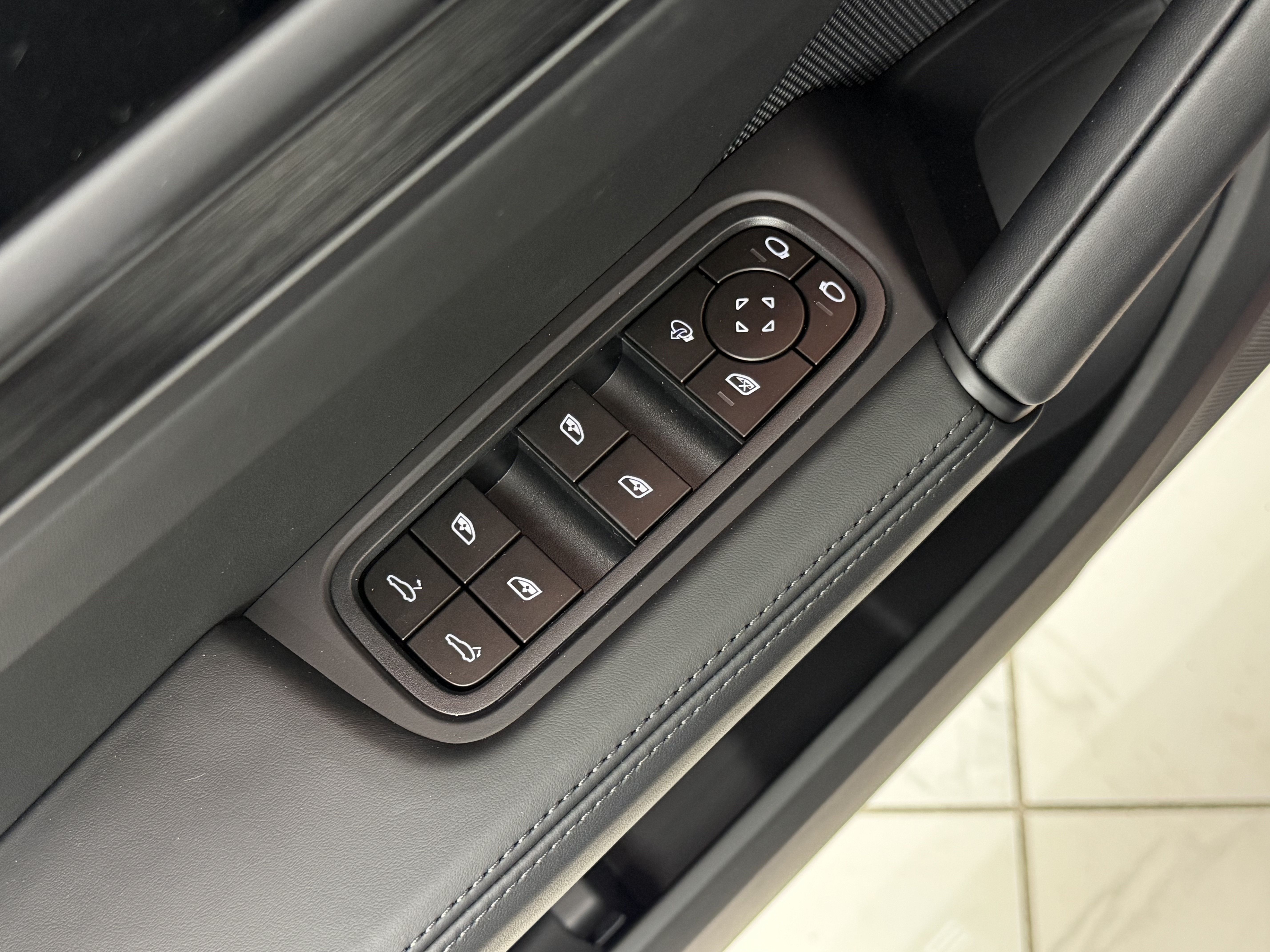 New 2026 Porsche Cayenne GTS AWD/4WD image 31
