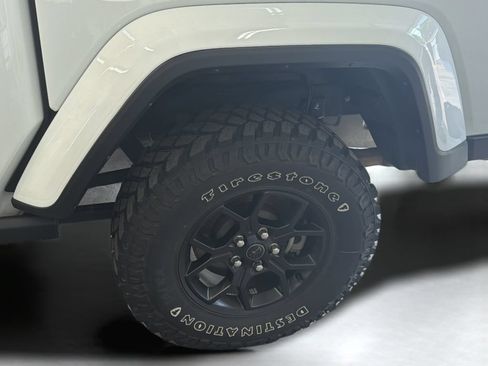 Used 2025 Jeep Gladiator Sport AWD/4WD image 32