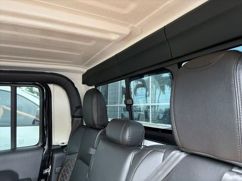 Used 2023 Jeep Gladiator Overland AWD/4WD image 8