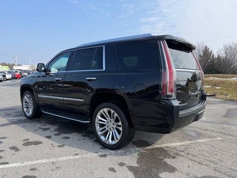 Used 2019 Cadillac Escalade Luxury w/ LPO, Radiant Package image 3