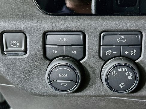 Used 2024 Chevrolet Silverado 1500 LT AWD/4WD image 17