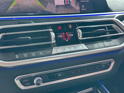 Used 2020 BMW X7 M50i w/ Dynamic Handling Package image 16