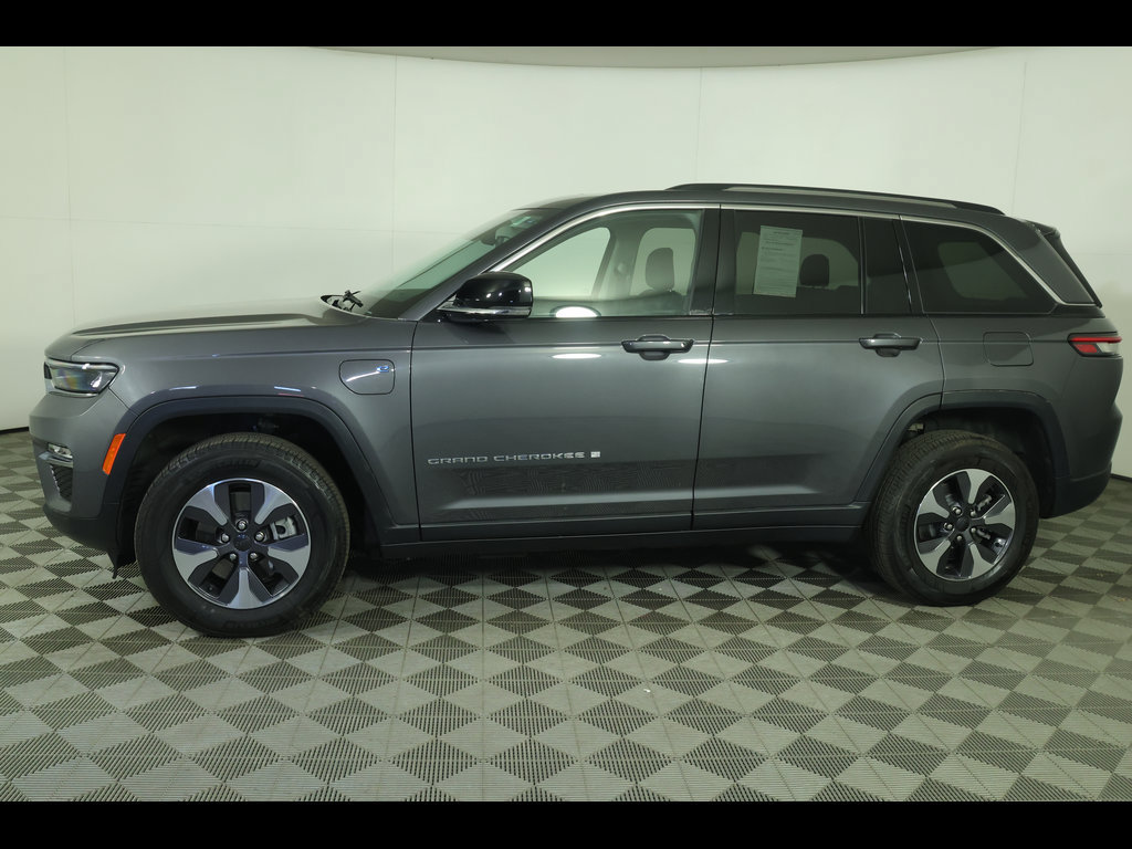 Used 2023 Jeep Grand Cherokee 4WD 4xe image 17