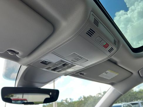 Certified 2023 Volkswagen Tiguan SE w/ Panoramic Sunroof Package FWD image 29