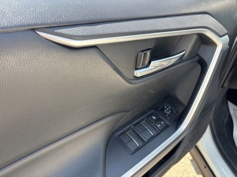Used 2022 Toyota RAV4 XLE image 11