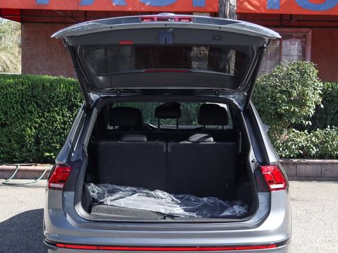Used 2024 Volkswagen Tiguan SE R-Line FWD image 8