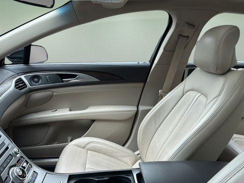 Used 2018 Lincoln MKZ Reserve w/ Climate Package FWD image 12