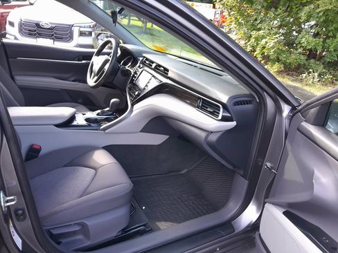 Used 2019 Toyota Camry LE FWD image 38