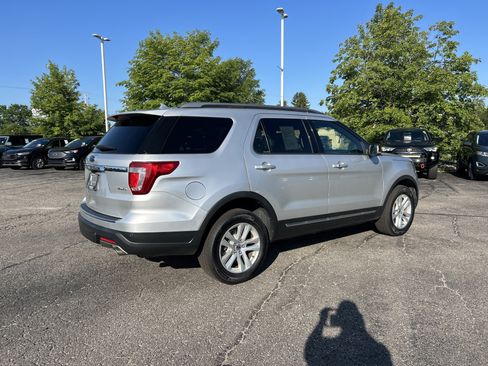 Used 2018 Ford Explorer XLT w/ Equipment Group 202A AWD/4WD image 3