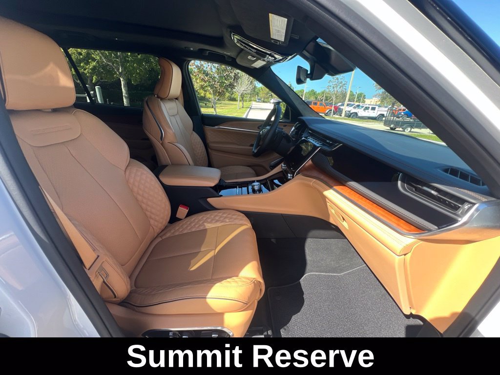 Used 2023 Jeep Grand Cherokee L Summit AWD/4WD image 13