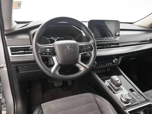 Used 2022 Mitsubishi Outlander SE image 15