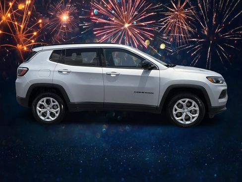 Used 2024 Jeep Compass Latitude AWD/4WD image 23