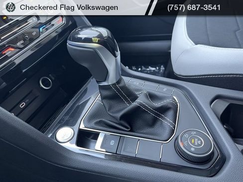 New 2025 Volkswagen Taos SE image 41