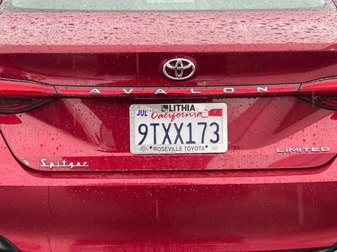 Used 2019 Toyota Avalon Limited w/ Advanced Safety Package image 16