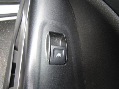 Used 2022 Chevrolet Colorado LT w/ Fleet Safety Package image 29