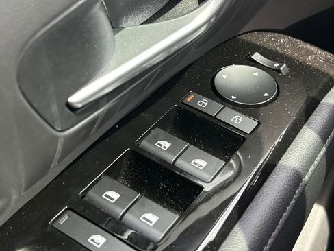 Used 2025 Hyundai Tucson Limited AWD/4WD image 25
