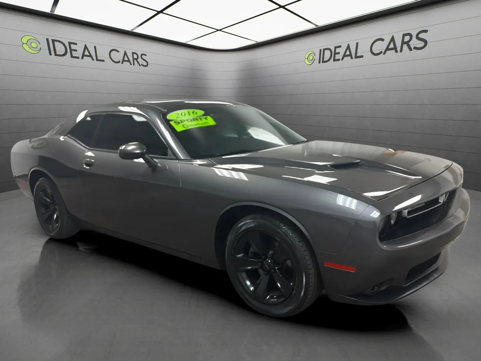 Used 2016 Dodge Challenger SXT RWD image 3
