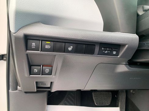 Used 2024 Toyota Sienna XSE FWD image 10
