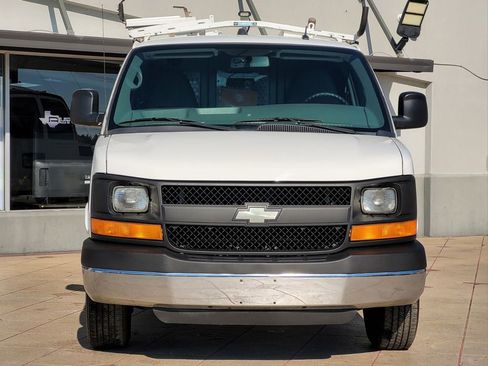 Used 2014 Chevrolet Express 2500 image 2