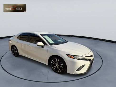 Used 2020 Toyota Camry SE FWD image 4