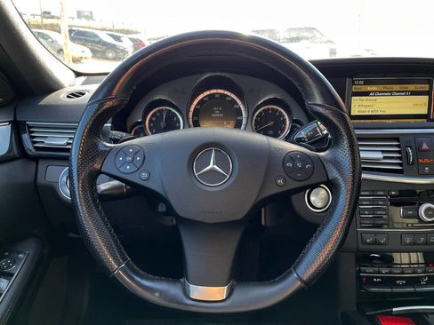Used 2010 Mercedes-Benz E 550 4MATIC Sedan image 10