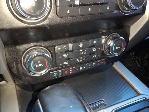 Used 2020 Ford F150 Lariat image 27