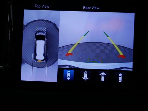 Used 2018 Chrysler Pacifica Limited w/ Tire & Wheel Group FWD image 34