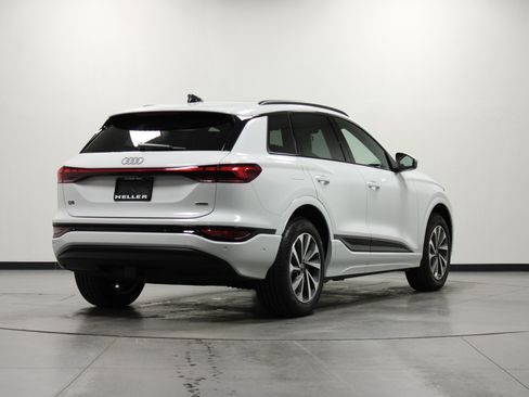 Used 2025 Audi Q6 e-tron Premium Plus w/ Premium Plus AWD/4WD image 4