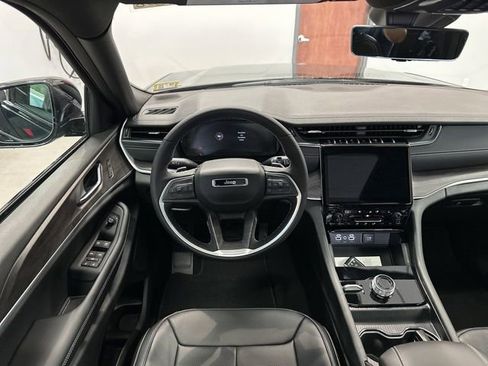 New 2025 Jeep Grand Cherokee L Limited w/ Luxury Tech Group II image 44