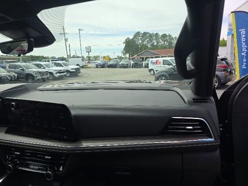 Used 2025 Chevrolet Suburban Premier AWD/4WD image 52