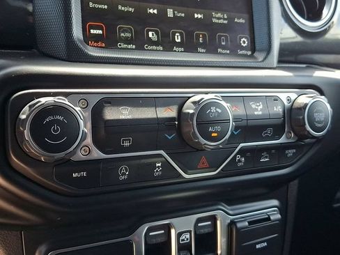 Used 2021 Jeep Wrangler Unlimited Sahara AWD/4WD image 14
