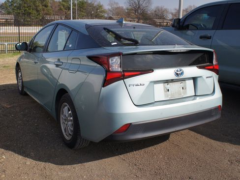 Used 2019 Toyota Prius LE image 6