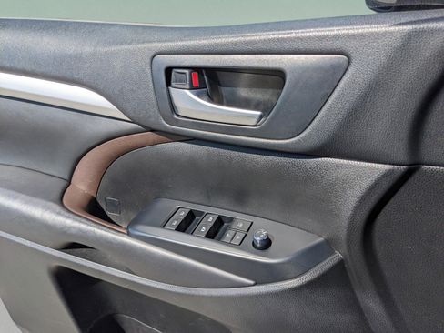 Used 2018 Toyota Highlander XLE image 20