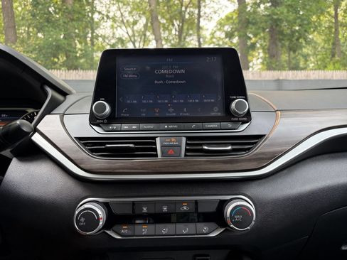 Used 2025 Nissan Altima 2.5 SV FWD image 16